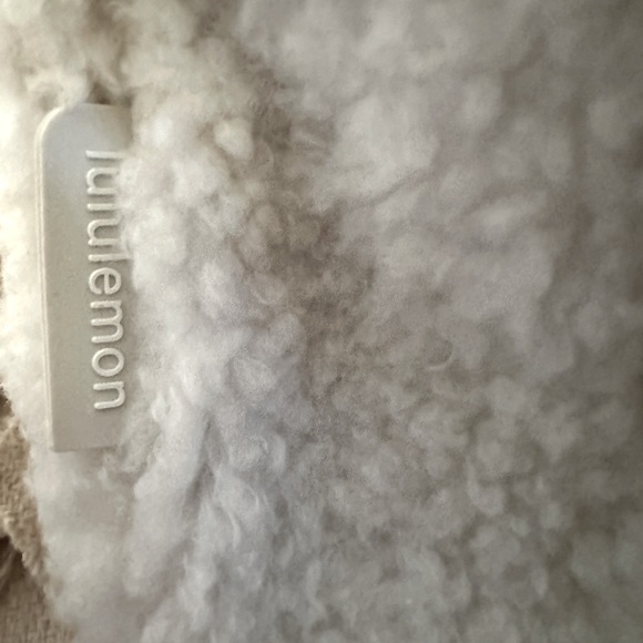 Lululemon Everywhere Fleece Belt Bag 1L White Opal/Gold Brand New - Picture 10 of 12